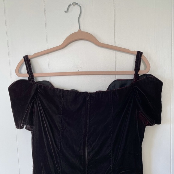 Black velvet petal scalloped neckline off the shoulder dress vintage retro - Picture 4 of 8